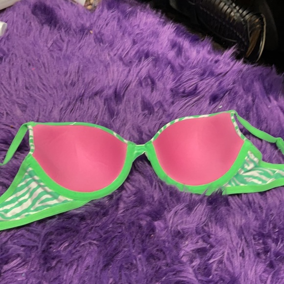 Victoria Bras sizes 34A-34B - Picture 3 of 9